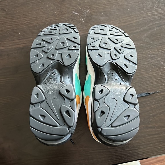 Nike Air Max2 Light Sneaker - Picture 5 of 6